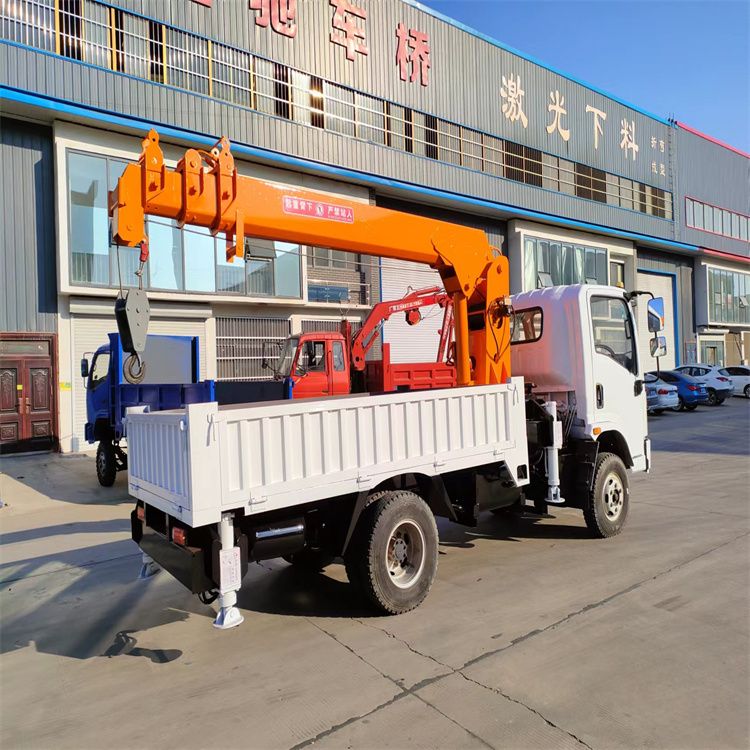 武邑县三轮随车吊定制 农用改装机自备吊中瑞长期出售